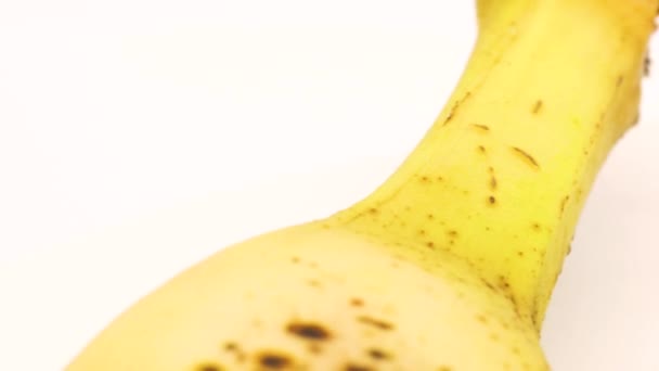 Bananowy Strzał Makro Obracanie Widok Bliska Białe Tło — Wideo stockowe