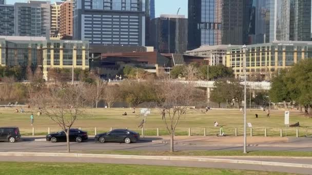 Austin City People Playing Zilker Park — стоковое видео