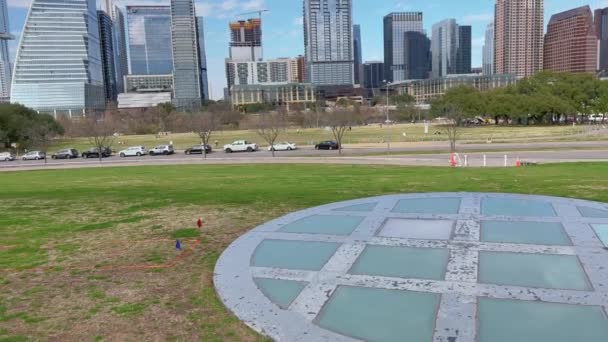 Austin City Skyline Från Bouldin Creek Park — Stockvideo