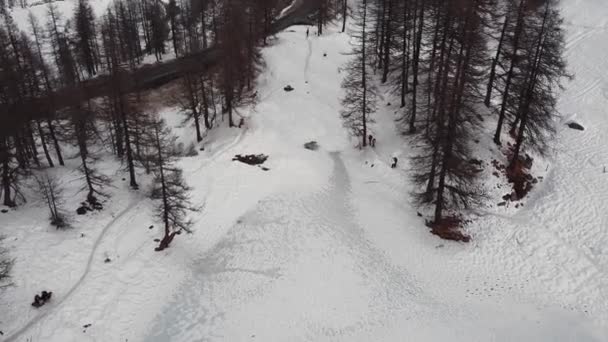 Aerial View Frozen Mountain Lake Valle Aosta Italian Alps — стоковое видео