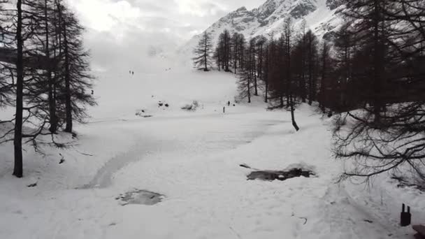 Aerial View Frozen Mountain Lake Valle Aosta Italian Alps Winter — Wideo stockowe