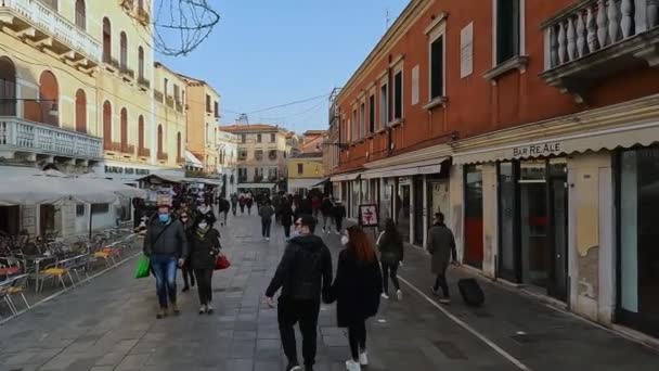 People Walk Cannaregio District Venice Italy Slow Motion First Person — kuvapankkivideo