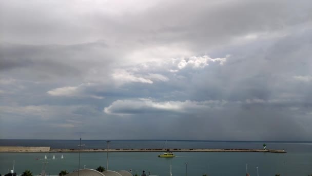 Three Sailing White Boats Row Navigate Barcelona Port Also Yellow — Vídeo de Stock