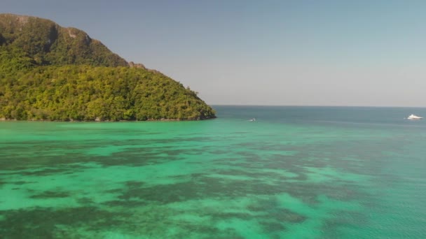 Tonsai Bay Orörda Exotiska Paradis Hyser Flotta Små Båtar Phi — Stockvideo