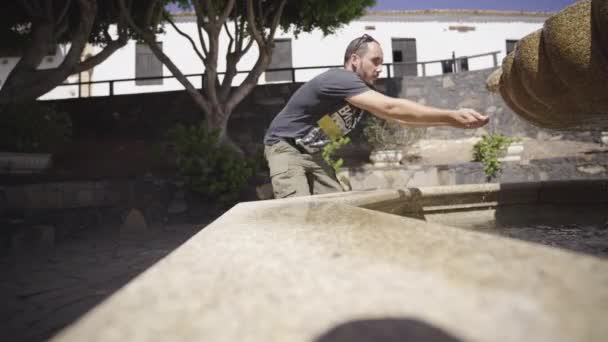 Young Travel Adventurer Getting Some Fresh Cold Water Public Fountain — Stock Video