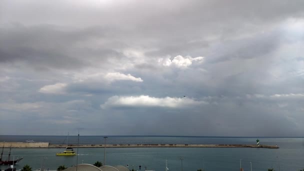 Barcelona Port Yellow Turist Catamaran Navigating Port While Wooden Pirate — Wideo stockowe