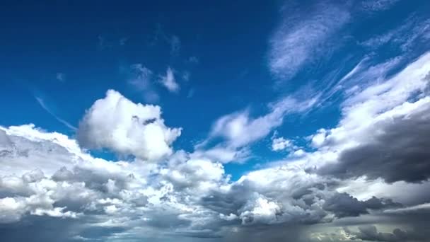 Fast White Grey Clouds Flying Blue Sky Sunny Day Time — Vídeos de Stock