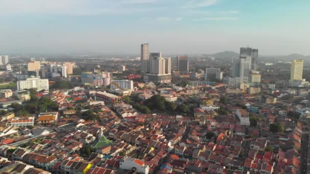 马来西亚马六甲老城的无人机摄像从空中俯瞰马六甲的住宅 Melaka从一个很高的有利位置出发 — 图库视频影像