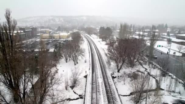 Neve Longo Trilhas Trem Fora Flagstaff Arizona Train Depot Aerial — Vídeo de Stock