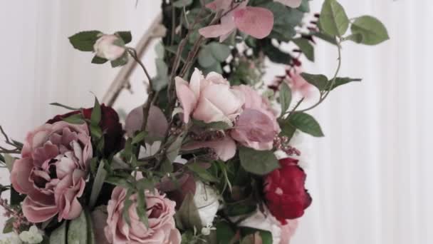 Gorgeous Red White Floral Arrangement Wrapping Wedding Altar Arch Wedding — Stock videók