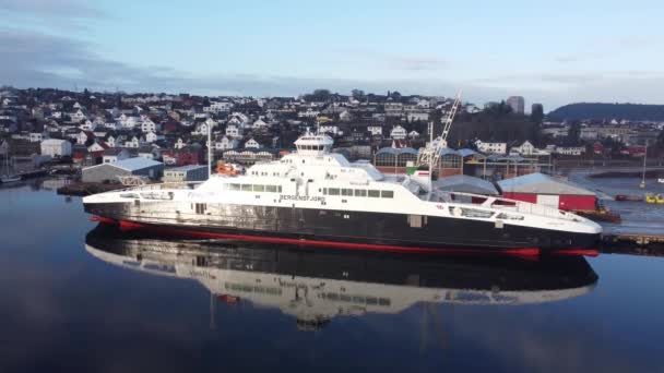 Bergensfjord Ferry Aerial Overview Sunrise Beautiful Reflections Ships Side Full — Stockvideo