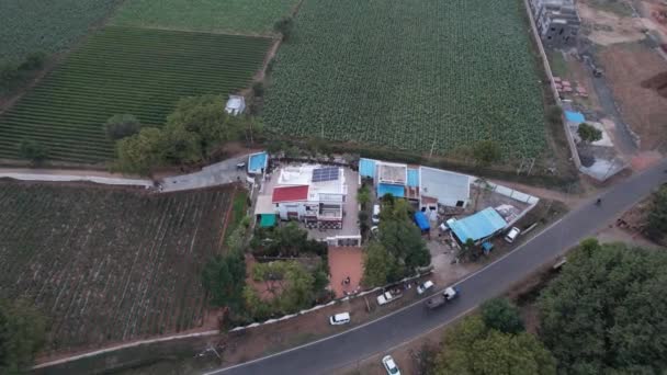 Vista Aérea Arriba Hacia Abajo Techo Cadera Valle Una Casa — Vídeos de Stock