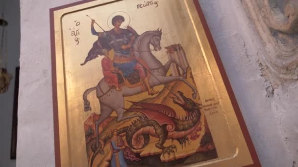 Religijny Obraz Jeźdźca Swoim Koniu Walczącego Smokiem Strzał Szerokokątny Obraz — Wideo stockowe
