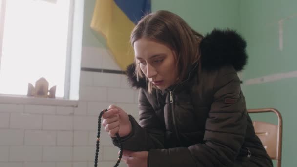 Teen Ukrainian Reciting Prayers Seeking Help Russian Invasion — стоковое видео