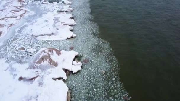 Drone Video Frozen Lakeshore Camera Panning Reveal Sand Dunes — Stockvideo