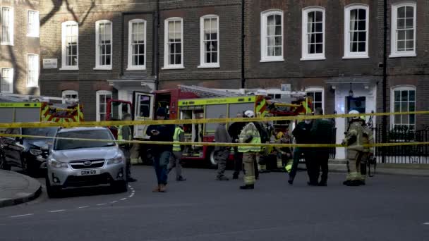 Team Firefighters Scene Fire Smiths Square London Fireman Leading Investigators — Stock Video