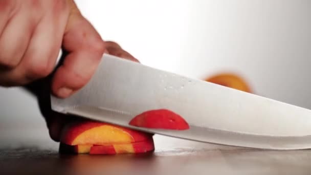 Professional Chef Cutting Peach Wood Chopping Block — ストック動画