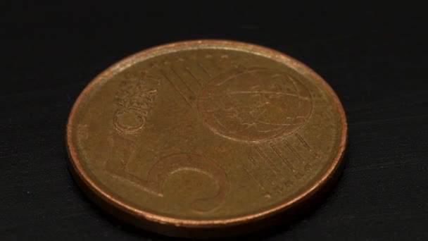 Moneda Cinco Centavos Cobre Girando Sobre Una Superficie Negra Macro — Vídeos de Stock