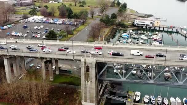 Freedom Convoy Converge Fight Covid Mandates Burrard Bridge Pusat Kota — Stok Video