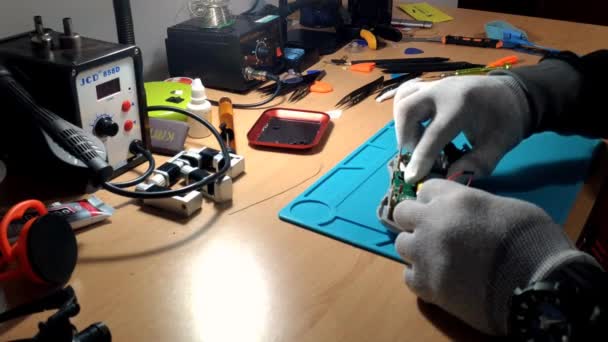 Gloved Hands Technician Replacing Battery Game Controller Англійською Замкнені — стокове відео