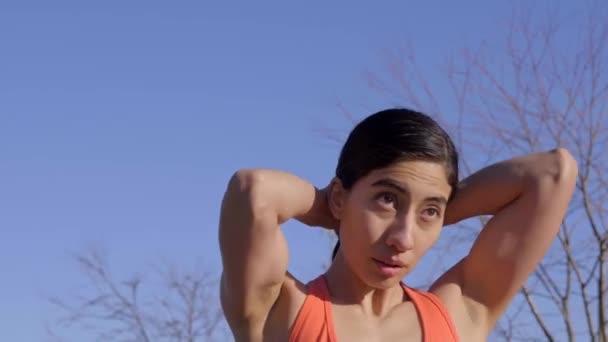 Muscular Young Latina Woman Fixing Her Hair Blue Sky Closeup — Stock Video