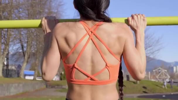 View Sporty Woman Doing Pullups Closeup — Vídeos de Stock