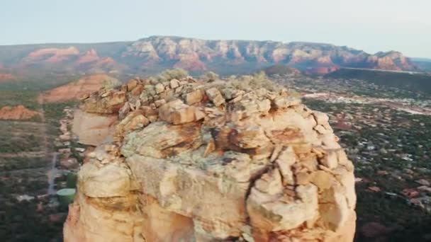 Antena Ascendente Catedral Paisaje Rocoso Formación Montañas Naturales Sedona Arizona — Vídeo de stock