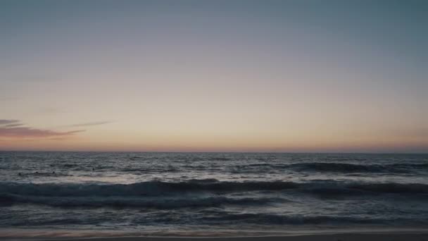 Schöne Aufnahme Von Wellen Die Der Abenddämmerung Strand Von Zicatela — Stockvideo