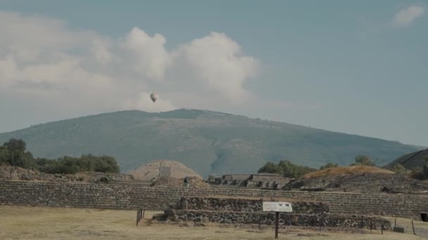 Old Pyramids Teotihuacan Mexico City Daytime Wide Shot — Wideo stockowe