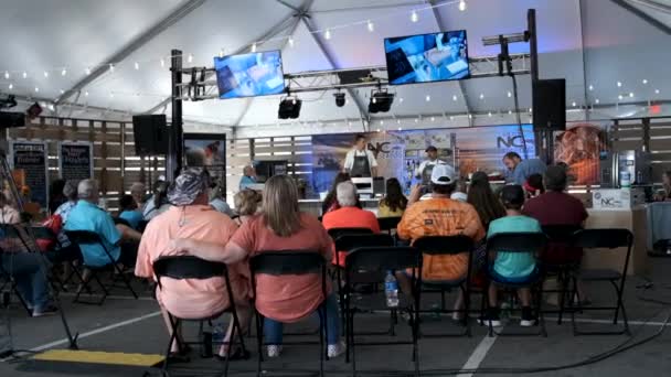 Wide Shot Cooking Show Demonstration — Stockvideo