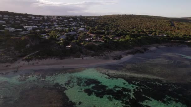 Aerial People Swimming Australian Coastal Town Yallingup Beach Lagoon — Vídeo de Stock