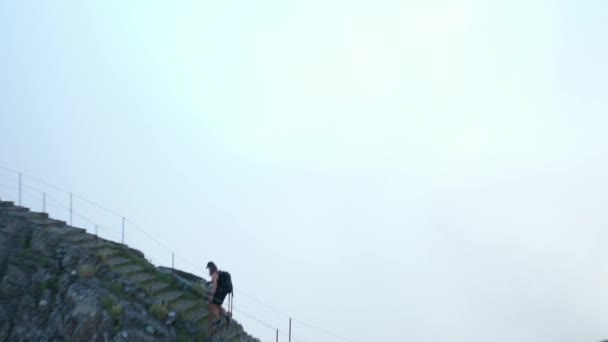 Young Man Walking Stairs Ridge Pico Das Torres Madeira High — Vídeos de Stock