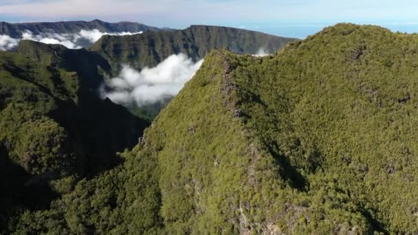 Drone Shot Man Standing Alone Top Sao Vicente Monte Trigo — Video