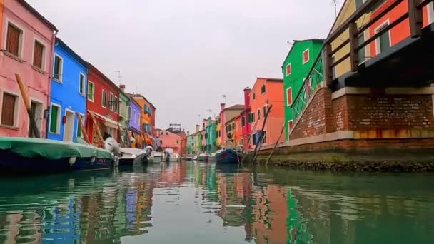 Water Surface Pov View Burano Picturesque Colored Houses Canal Moored — Wideo stockowe