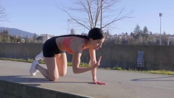 Woman Doing Yoga Table Top Pose Routine One Arm Leg — Video Stock