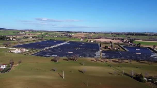 Aerial View Photovoltaic Power Plant Sunny Day Italian Countryside — Stok video