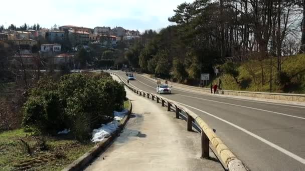 Pre Race Vehicles Pass Road Ahead Cyclists — стокове відео