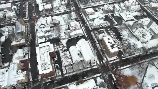 Ithaca Usa Vintersäsongen Flygfoto Över Snötäckta Byggnader Kyrkor Och Gator — Stockvideo