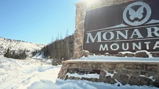 Pan Monarch Mountain Ski Resort Sign Colorado Cloudless Day Handheld — Stock Video