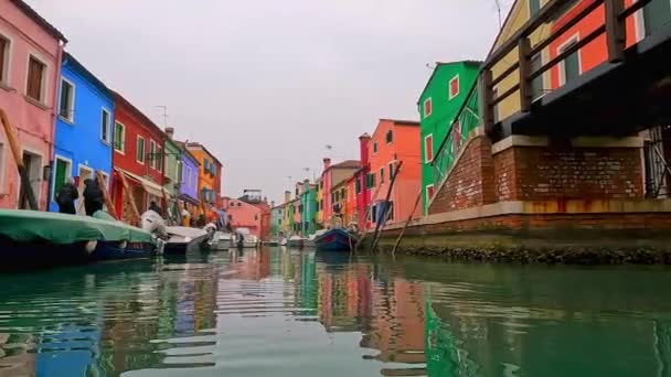 Water Surface Pov View Burano Picturesque Colored Houses Canal Moored — Wideo stockowe