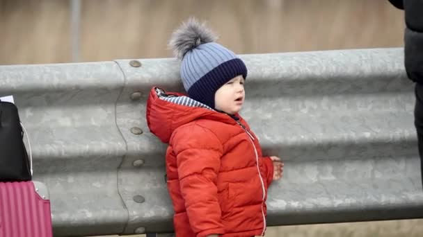 2022 Russian Aggression Ukraine Small Boy Crying Polish Ukraine Border — Stockvideo