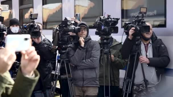 2022 Rysk Aggression Mot Ukraina Eng Besättningar Som Täcker Presskonferens — Stockvideo