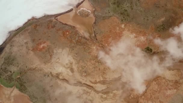 Pohled Přes Mraky Geotermální Krajiny Islandu Anténa Shora Dolů — Stock video