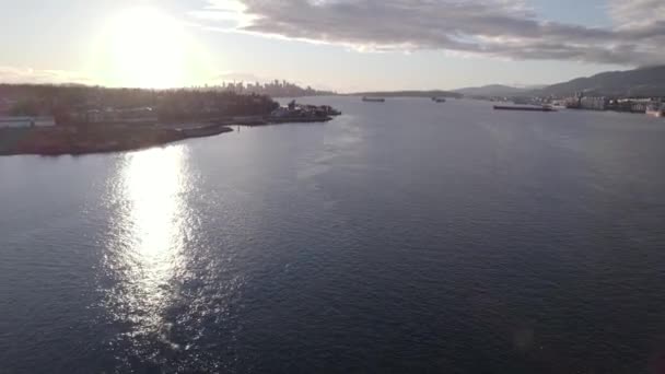 Avance Aéreo Sobre Las Aguas Portuarias Vancouver Canadá — Vídeos de Stock
