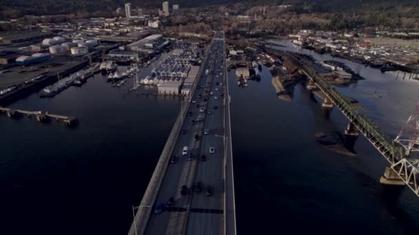 Traffic Ironworkers Memorial Bridge Commercial Port Background Vancouver Canada Aerial — 비디오