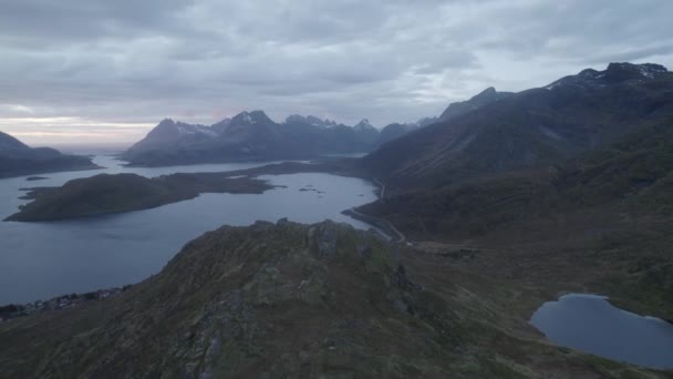 Aerial View Overlooking Mountainous Fjord Dark Gloomy Fall Day Lofoten — Stockvideo