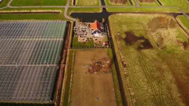 Aerial Stiger Över Jordbrukets Växthus Fält Barendrecht — Stockvideo