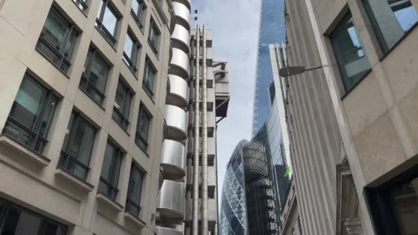 圣玛丽轴心 Mary Axe 是伦敦主要金融区伦敦市的一座商业摩天大楼 于2003年12月完成 并于2004年4月开放 — 图库视频影像