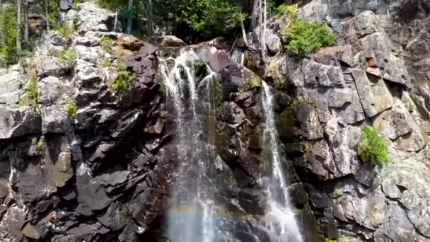 Drohnenaufnahmen Eines Wasserfalls — Stockvideo