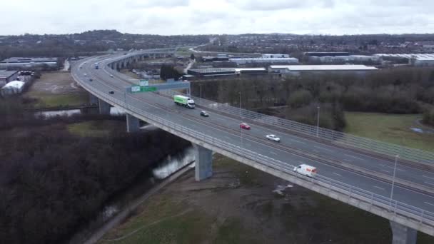 Traffic Vehicles Moving Busy Suspension Bridge Highway Landmark Aerial Descending — Stockvideo